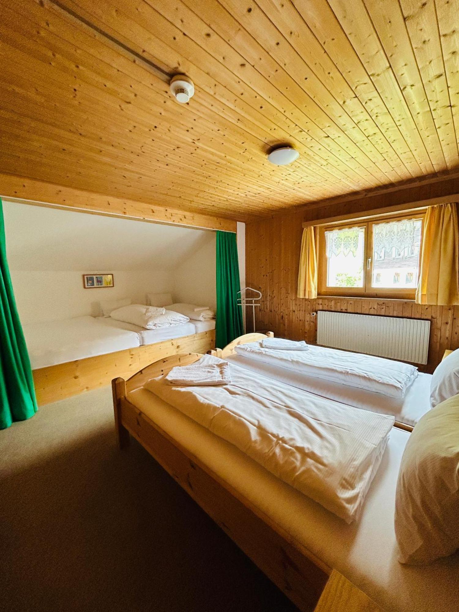 Gasthaus Roessli Versam Buitenkant foto