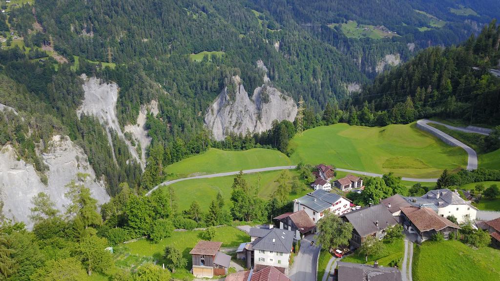 Gasthaus Roessli Versam Buitenkant foto